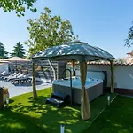 Apartment In Porec With Terrace, Air Conditioning, Wifi, Washing Machine