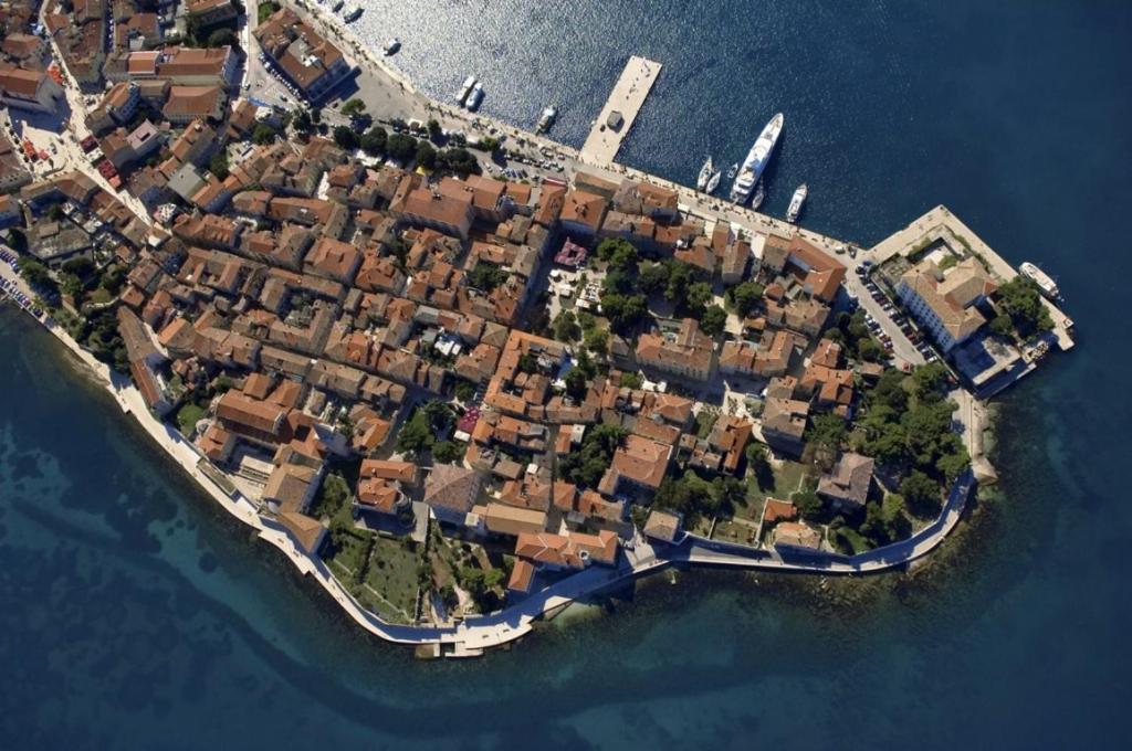 In With Terrace, Air Conditioning, Wifi, Washing Machine Apartment Poreč