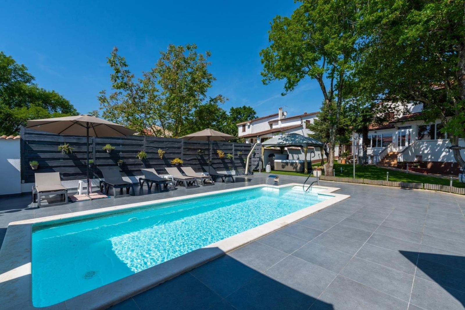 In With Terrace, Air Conditioning, Wifi, Washing Machine Apartment