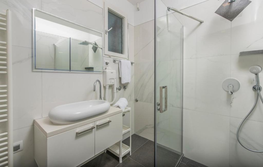 In With Terrace, Air Conditioning, Wifi, Washing Machine Apartment